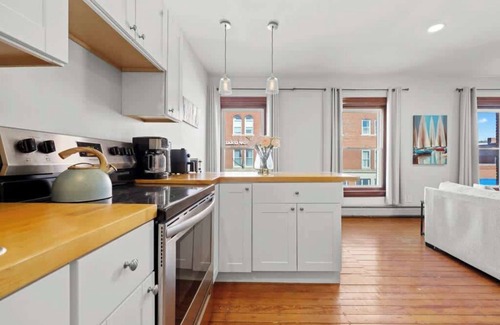 Ellsworth Apartment | CityView on Main! New-Apartment!