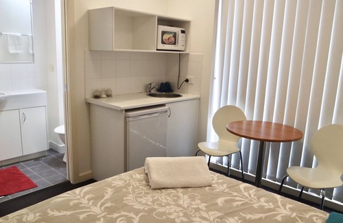 Leichhardt Hotel | Cityview Studio Accommodation