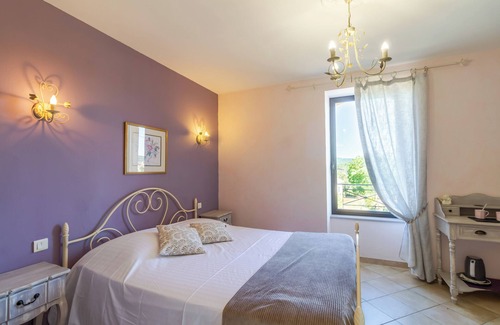 Proissans Bed & Breakfast | Clémentine Room – Romance and Comfort – Shared Pool