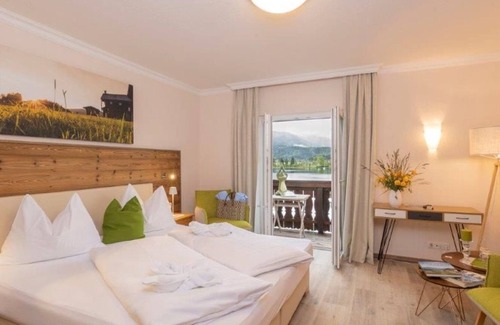 Ried Cottage | Classic double room with balcony and lake view - HOTEL garni Seehang & Seelounge