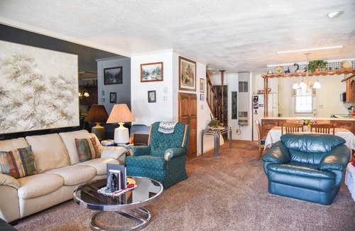 Red River Apartment | Claim Jumper #11 Townhouse