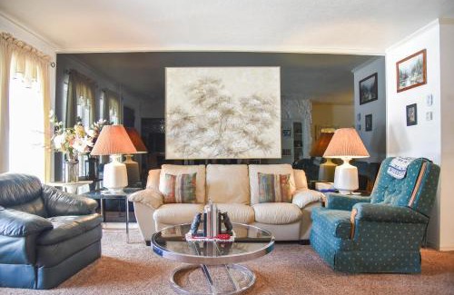 Red River Apartment | Claim Jumper #11 Townhouse