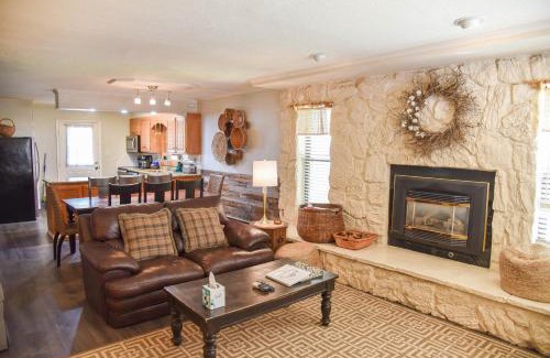 Red River Apartment | Claim Jumper 12 Townhouse With High Speed Wifi