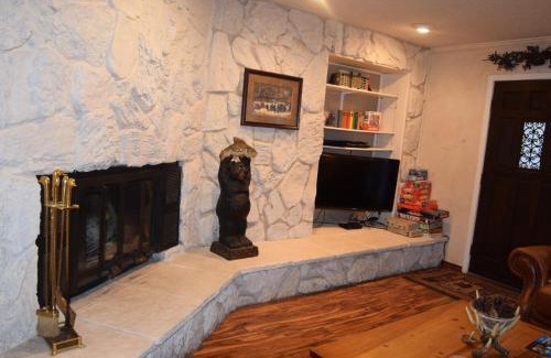 Red River House | Claim Jumper Townhouse 16 - On The River - Across from the Fishing Ponds - In Town - Near The Ski Area - Fireplace - WiFi - Sate
