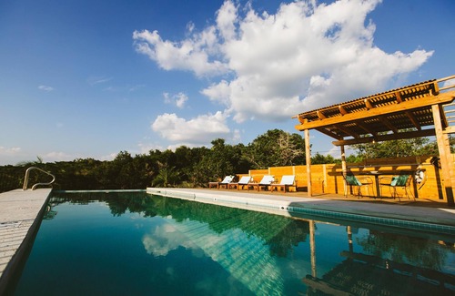 Dripping Springs Villa | Claire Villa @ D6 Retreat: Hike/Swim/Relax