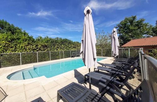 Cenac-et-Saint-Julien Apartment | Clairière. Studio Neuf, Grande Terrasse, Piscine, Avec Magnifique vue Forêt