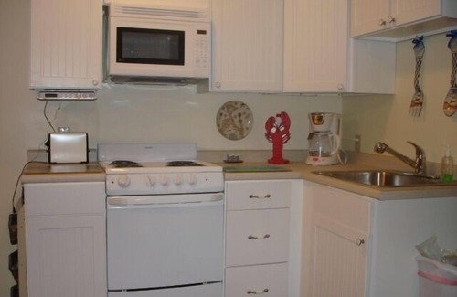 Camp Ellis Cottage | Clamshell Cottage Saco Maine , pet friendly ,Close to beach ,ocean View