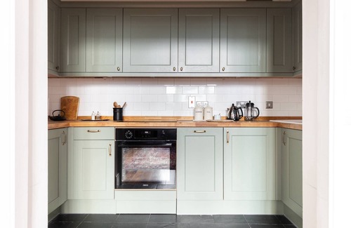 Pembridge Apartment | Clanricarde Gardens II by onefinestay