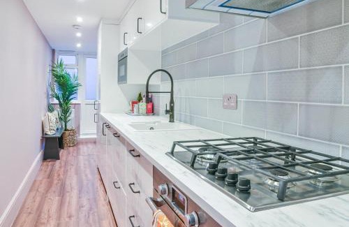Shaftesbury Apartment | Clapham Calm 2 Bedroom Flat with Garden
