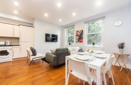 Northcote Apartment | Clapham Sanctuary Apartment