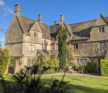 Clapton on the Hill Bed & Breakfast | Clapton Manor