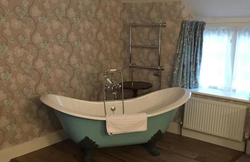 Sherborne Bed & Breakfast | Clare Cottage