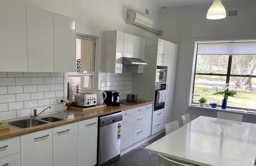 Clare House | Clare Cottage on Wendouree