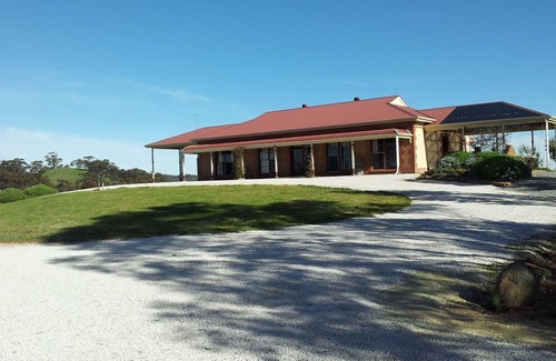 Emu Flat House | Clare View HOUSE (pet friendly, wheelchair accessible) Sleep 8