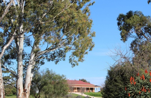 Emu Flat House | Clare View HOUSE (pet friendly, wheelchair accessible) Sleep 8