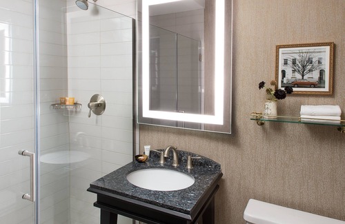 Gold Coast Hotel | Claridge House