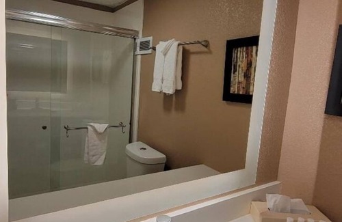 Lansing Hotel | Clarion Hotel & Conference Center Lansing West