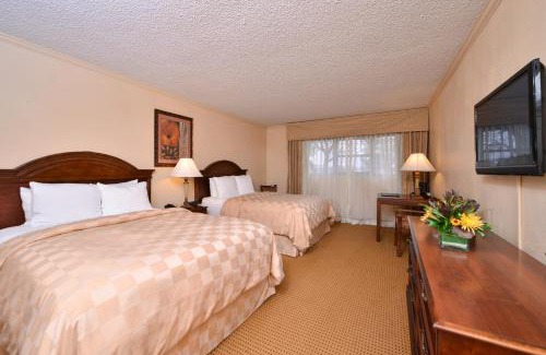 Garden City Hotel | Clarion Inn Garden City