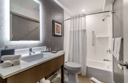 Nashua Hotel | Clarion Inn Nashua