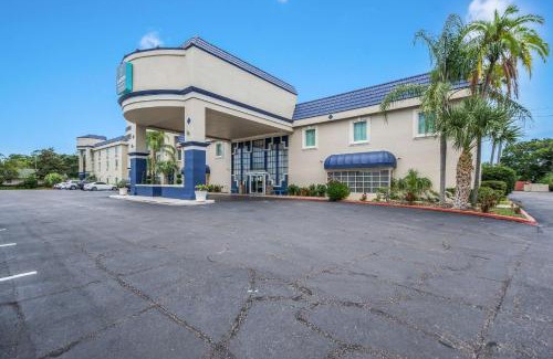 Clearwater Hotel | Clarion Inn & Suites Central Clearwater Beach