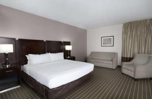 Miami Springs Hotel | Clarion Inn & Suites Miami International Airport