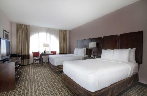 Miami Springs Hotel | Clarion Inn & Suites Miami International Airport