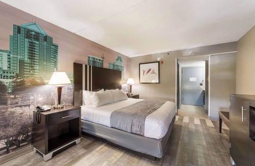 Greensboro Hotel | Clarion Pointe Greensboro Airport