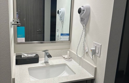 Milwaukee Hotel | Clarion Pointe Milwaukee Airport