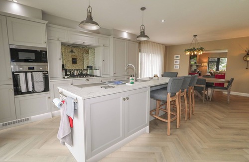 Limavady Cottage | CLARMES HOUSE, pet friendly, with a garden in Limavady