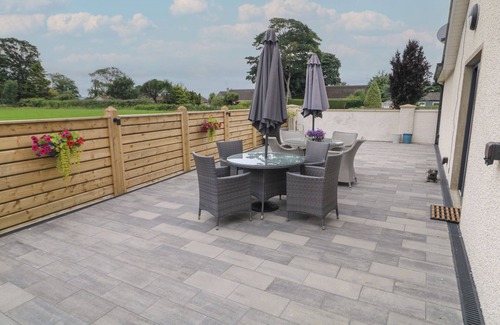 Limavady Cottage | CLARMES HOUSE, pet friendly, with a garden in Limavady