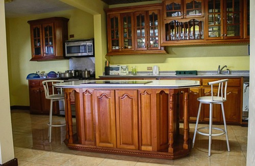 Reading House | Clarridge View Guest House