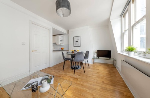 The City of London Apartment | Classic 1 Bedroom in the Heart of Holborn London