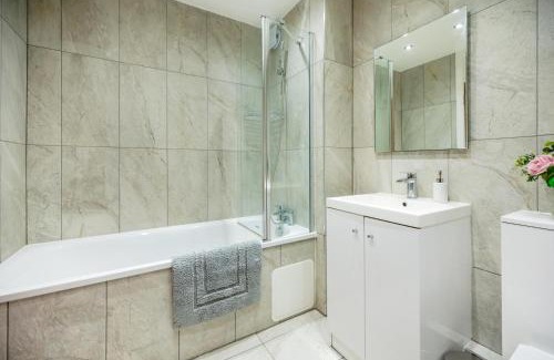 Whittington Apartment | Classic 2 bed apartment situated in Mill Hill