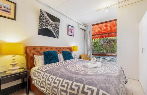 Yarralumla House | Classic 2 Bedroom Guest Suite with Garden Oasis located near a Lake