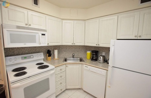 La Gorce Apartment | Classic 2 Bedroom with Balcony and Pool - 1010