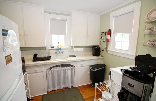 North Truro Cottage | Classic 2BD Cape Cottage-Direct Bay Beach Access, Convenient to Ptown