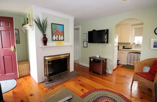 North Truro Cottage | Classic 2BD Cape Cottage-Direct Bay Beach Access, Convenient to Ptown