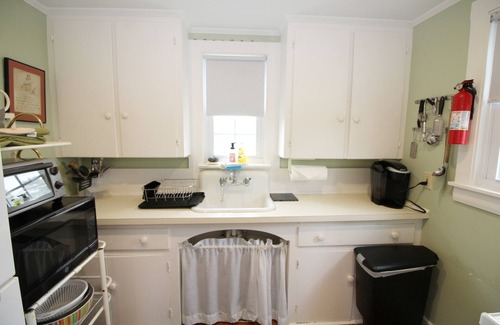 North Truro Cottage | Classic 2BD Cape Cottage-Direct Bay Beach Access, Convenient to Ptown