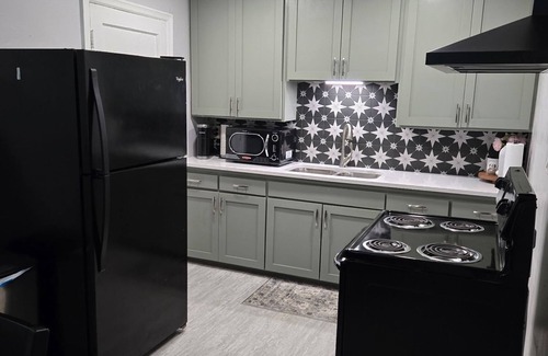 Midwest City House | Classic 2BR Home Near Tinker AFB With Cozy Charm