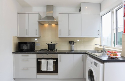 Hillingdon House | Classic 3 Bedroom/2 Bathroom House
