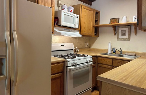 Tanque Verde Cabin | Classic Adobe Casita on Guest Ranch with full Kitchen in Mesquite Tree Bosque!