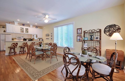 Isle of Palms House | CLASSIC and Cozy IOP Beach Home, Family-Friendly, Walk to Marina!