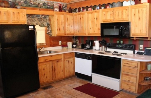 Pigeon Forge Cabin | CLASSIC ARCADE GAMES💥Recent Peacock & Bear Sightings💥DAYS TILL MAY 28TH $99ea