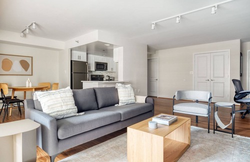 Ballston Apartment | Classic Ballston 2BR w/Concierge, Gym & Pool, near Metro, by Blueground