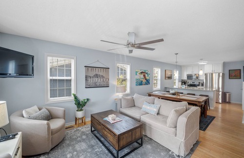 Wrightsville Beach Condo | Classic Beach Cottage on Oceanside of Wrightsville Beach -Lower Level