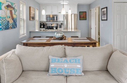 Wrightsville Beach Condo | Classic Beach Cottage on Oceanside of Wrightsville Beach -Lower Level