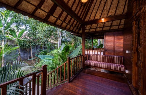 Mushroom Bay Cottage | Classic Beach Hut in Nusa Lembongan, Garden View