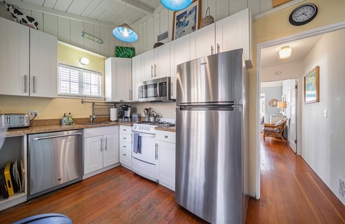Laguna Beach Cottage | Classic beach town vibe on iconic Cliff Dr, steps to stunning Heisler Pk.