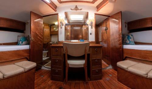 Fontvieille Boat Rental | Classic Boat Monte-Carlo