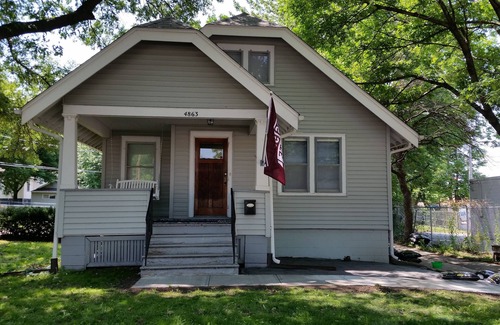 Morton Meadows House | Classic Bungalow Modern w/a Splash of Glam ZOO AKSARBEN UNMC UNO Bergan Mercy